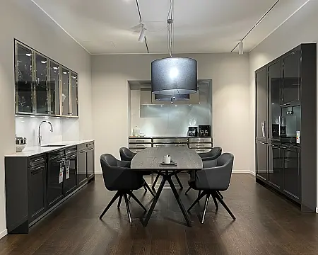 SieMatic SE2002BAL graphitgrau glänzend · Klassik war noch nie so modern BeauxArts - Komposition mit viel Geschichte