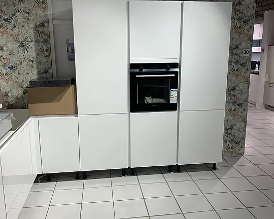 Abverkaufsküche - Novalux Aplinweiss Hochglanz mit Elektrogeräten