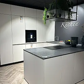 SCHÜLLER U-KÜCHE MIT MIELE & NATURSTEIN – STATT 34.900 € NUR 16.900 €