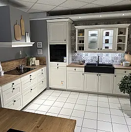 Ausstellungsküche 161, Landhausküche in Magnolie