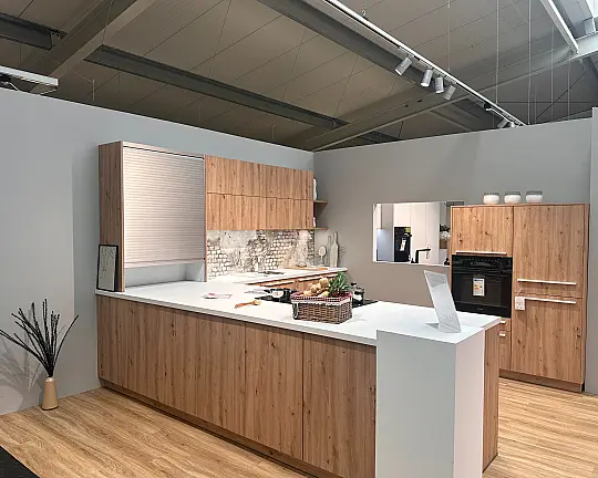 Natürliche Eleganz: Große, helle Küche in Holzoptik - BAR Bari