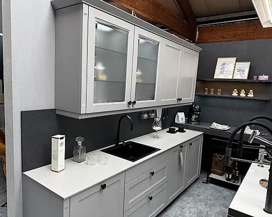 Nordische moderne Landhausküche als Musterküche im Abverkauf - Cascada 772 - Lack Steingrau