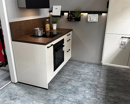 Moderne Ausstellungsküche / Musterküche im Abverkauf - Nobilia Flash