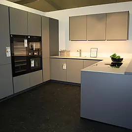 Premium Nobilia Küche mit AEG Geräte