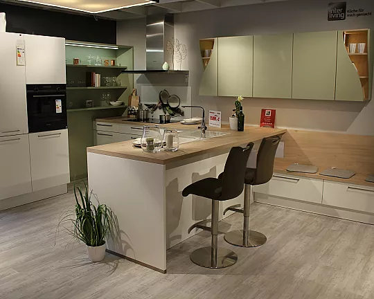 Moderne Küchenzeile mit Insellösung und Sitzbank in frischen Farben - 3410 76W Lack Weiß softmatt