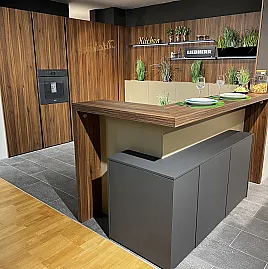 Leicht Moderne U-Küche Nussbaum