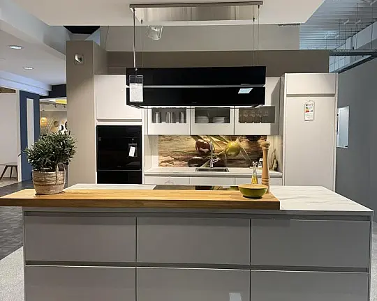 High-End Küche mit BORA X BO, berbel Skyline & Miele - Fino Gloss