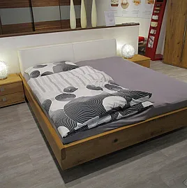 Nox Bett mit Polsterhaupt und 2 Nachtkästchen