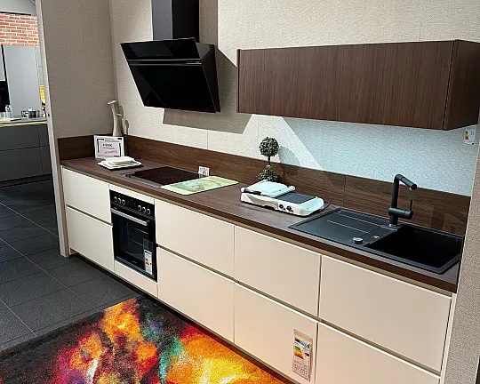 Sehr schöne schlichte Nobiliaküche zum Superpreis - Touch Magnolia supermatt