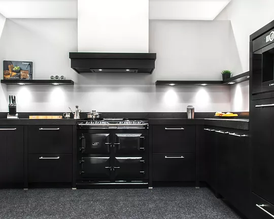 Zurich Zwart 9 - Luxe zwarte keuken met AGA fornuis
