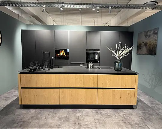 Designküche mit Naturstein & hochwertigen Geräten - Rocca ROC