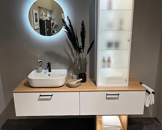 Exklusives Badezimmer / Waschtisch mit LED-Spiegel - Glasvitrine und LED-Regal - Touch - Alpinweiß supermatt
