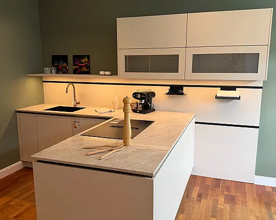 Warme Eleganz in Crema Magnolie – Häcker AV1000 mit edlen Bronze-Akzenten - AV1000 Crema Magnolie