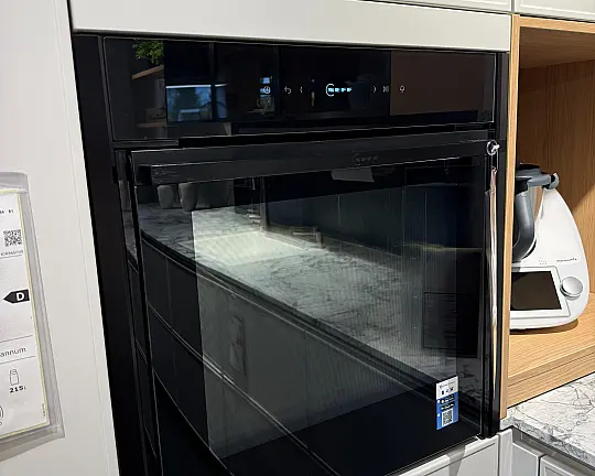 Einbau- Backofen mit Sonderzubehör Backofen, Seitliche Lisenen und Griff - B69VY7MY0