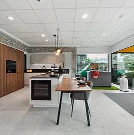 Lichtgrau & Nussbaum