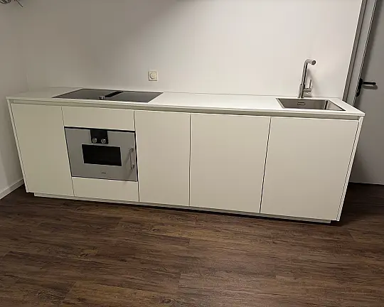 White - Die Luxuszeile mit Massivholz und besten Geräten von Gaggenau | Aufbau flexibel möglich! - S187 by JB | Die Manufaktur