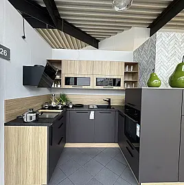 Moderne Küche in Intense Brown und Honey Oak mit Keramik-Arbeitsplatte