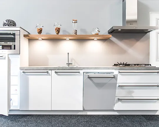 Structuur Kristal Wit 34 - Tijdloze rechte keuken met Bauknecht apparatuur
