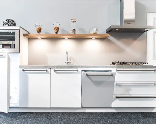 Structuur Kristal Wit 34 - Tijdloze rechte keuken met Bauknecht apparatuur