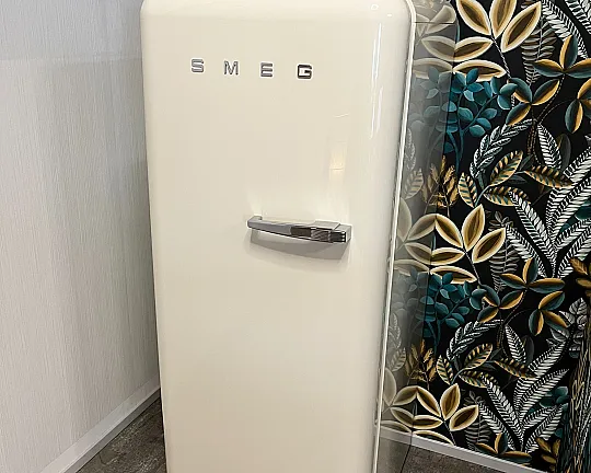 Smeg Standkühlschrank mit Eisfach - FAB28LCR5