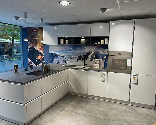 Miele 13.999€ - elementa Perfect Brilliant kristallweiß