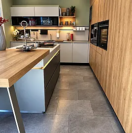 Design & Wohnlichkeit- in Lack matt, Holz & Smartglas