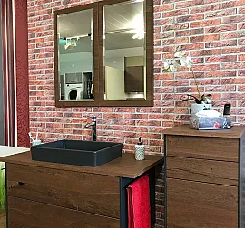 Waschbeckenanlage mit verdecktem Spiegelschrank