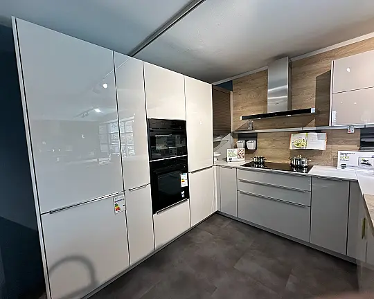 Eine Wohnküche zum verlieben - Einbauküche NovaLux Seidengrau Hochglanz Lack