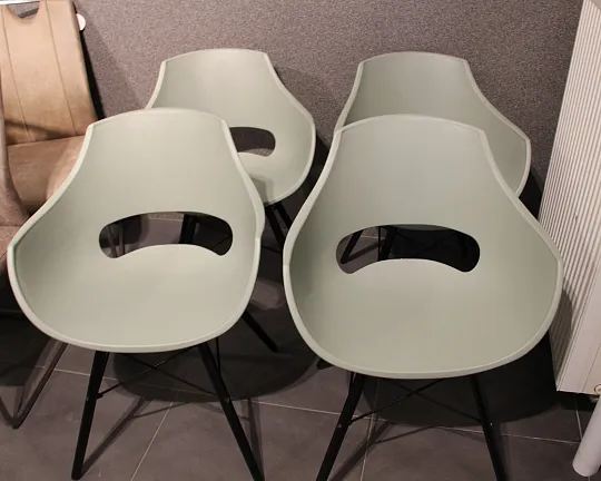 Moderne Stühle in Form und Farbe - Schalenstuhl
