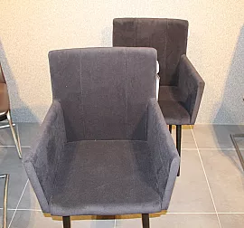 Moderne schwarze Stühle in schickem Design