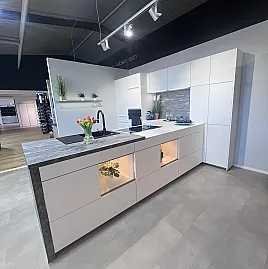 CONTUR Ausstellungsküche UMA Kristallweiss