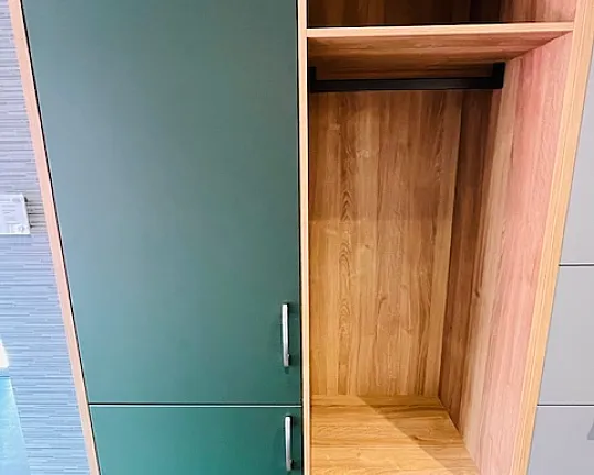 Elemente Siena Waldgrün samtmatt kombiniert mit Aurora Eiche Nachbildung - Garderobe