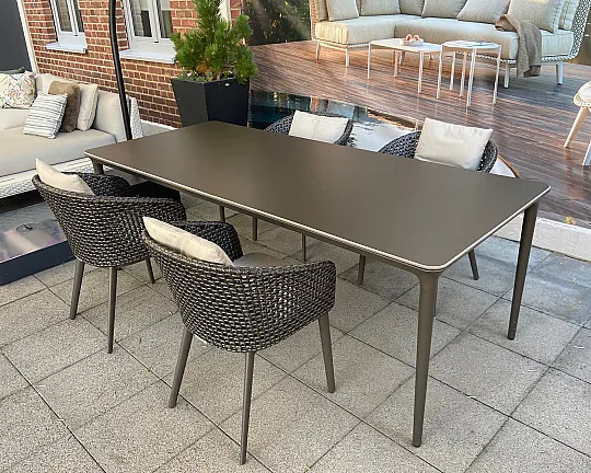 Essgruppe in Black Pepper - BELLMONDE / MBRACE DINING