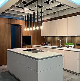 Premiumküche mit hochwertiger Geräteausstattung - Elegant - Funktionell