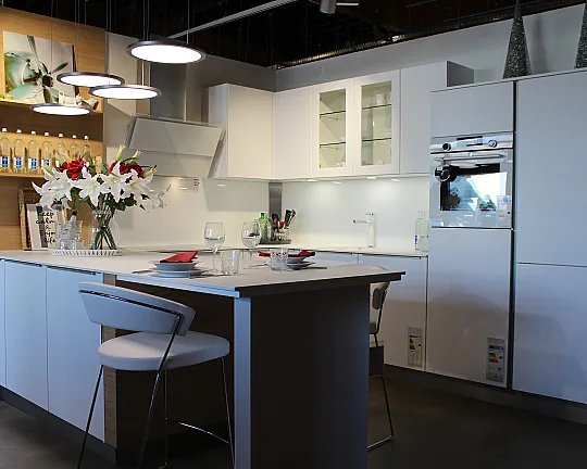 Moderne Küche Weiß Matt Grifflos mit Tresen - Siena