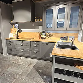 Landhausküche in Lack Quarzgrau Softmatt