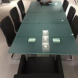 ZUMSTEG - Glastisch - Floatglas, voll satiniert mit Tischbeinen Edelstahl geschliffen, nach innen versetzt / 31% Rabatt zu UVP - Wir brauchen Platz!