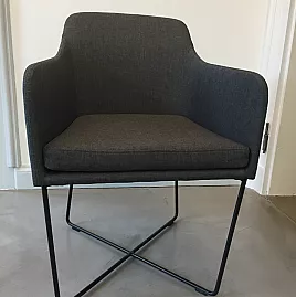Interessanter Stuhl in stone grey mit Drahtkreuzgestell - Nochmals reduziert!