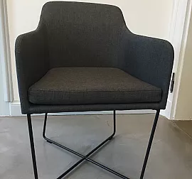 Interessanter Stuhl in stone grey mit Drahtkreuzgestell - Nochmals reduziert!