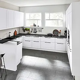 moderne Landhausküche mit AEG Einbaugeräten