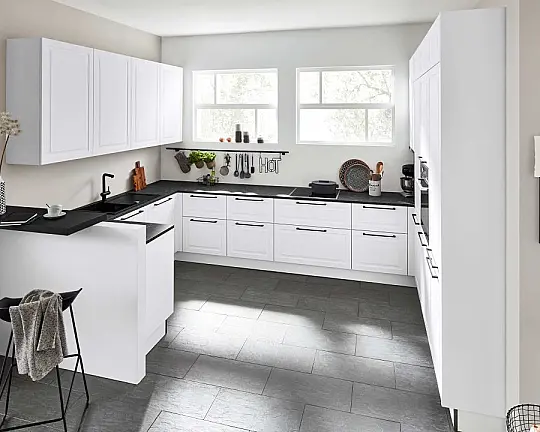 moderne Landhausküche mit AEG Einbaugeräten - Serie 3045