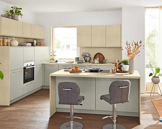 Helle moderne Küche mit Holzdekor und offener Kochinsel - Serie 3111