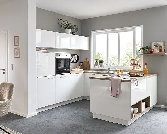 Helle moderne U-Küche in Weiß-Hochglanz mit Geräten - Serie 3081