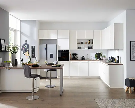 moderne Familienküche mit Bartresen und Geräten - Serie 3090