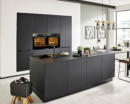 moderne Systemküche mit AEG Einbaugeräten - Serie 3104