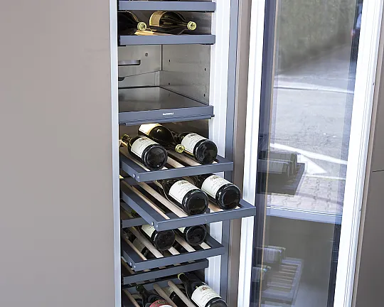 Vario Weinklimaschrank Serie 400 mit Push-to-Open in der Breite 45,7 cm - RW414365