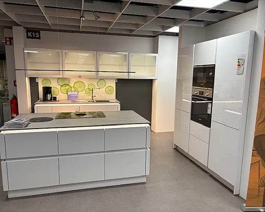 Kristallweiss hochglanz Lack 2 Zeilen mit Insel Modern - Gala Grifflos