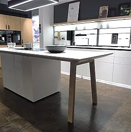 Designküche mit Kochtisch