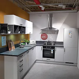 Moderne Winkelküche im Farbmix Steigrau matt / Beton Nachbildung Graphitgrau