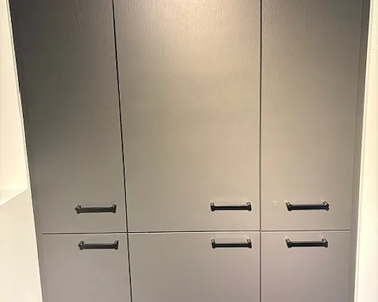 Vorratszeile - Arosa satin, Pore Lavaschwarz matt